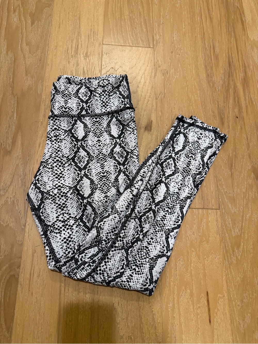 Black & White Snake Print Leggings